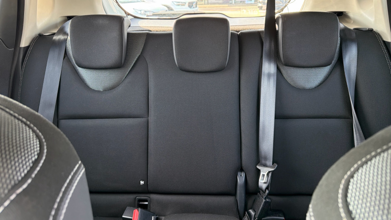 Renault Clio 1.2 16V Play 5dr Petrol Hatchback